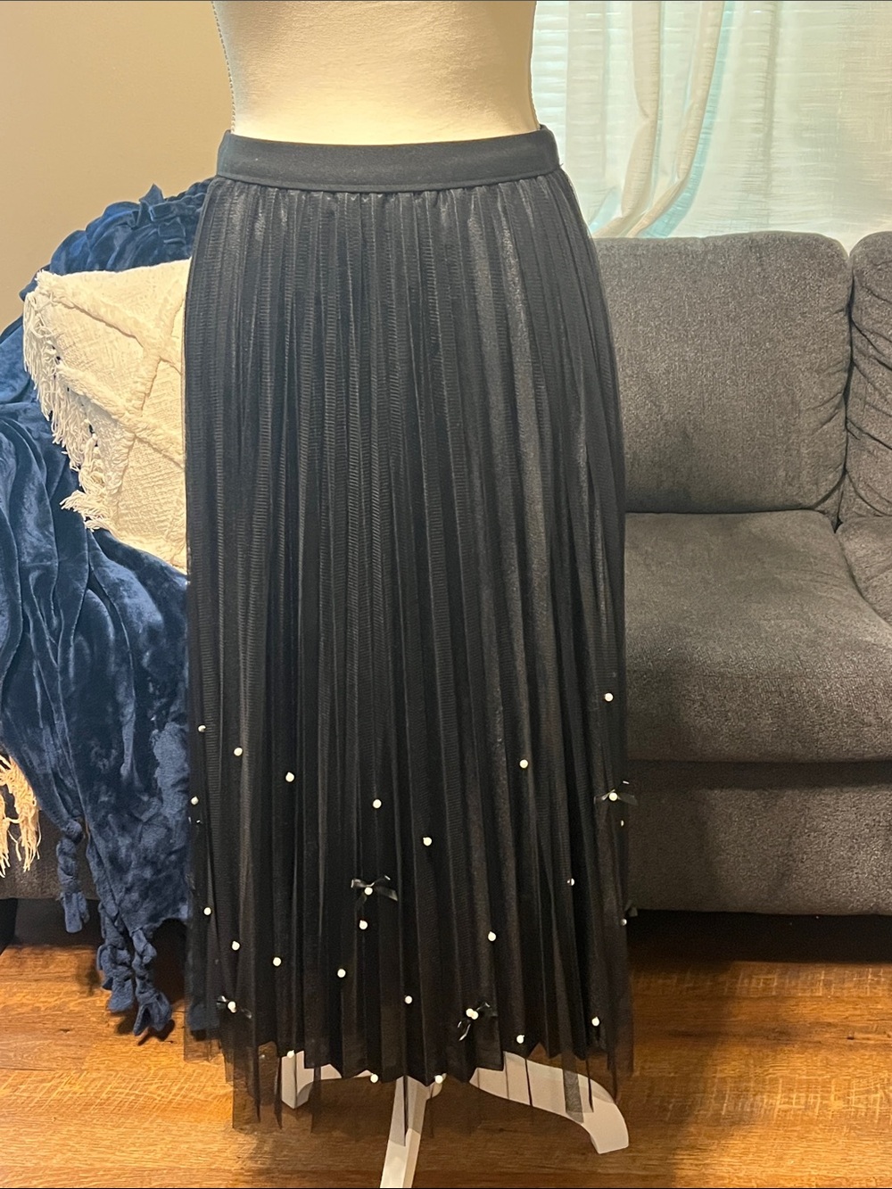 Amber sky Pleated skirt with pearls and little bows